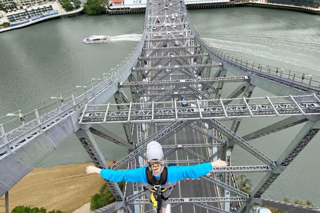 스토리 브리지 등반