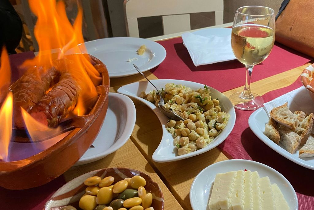 훈제 소시지; 대구 샐러드