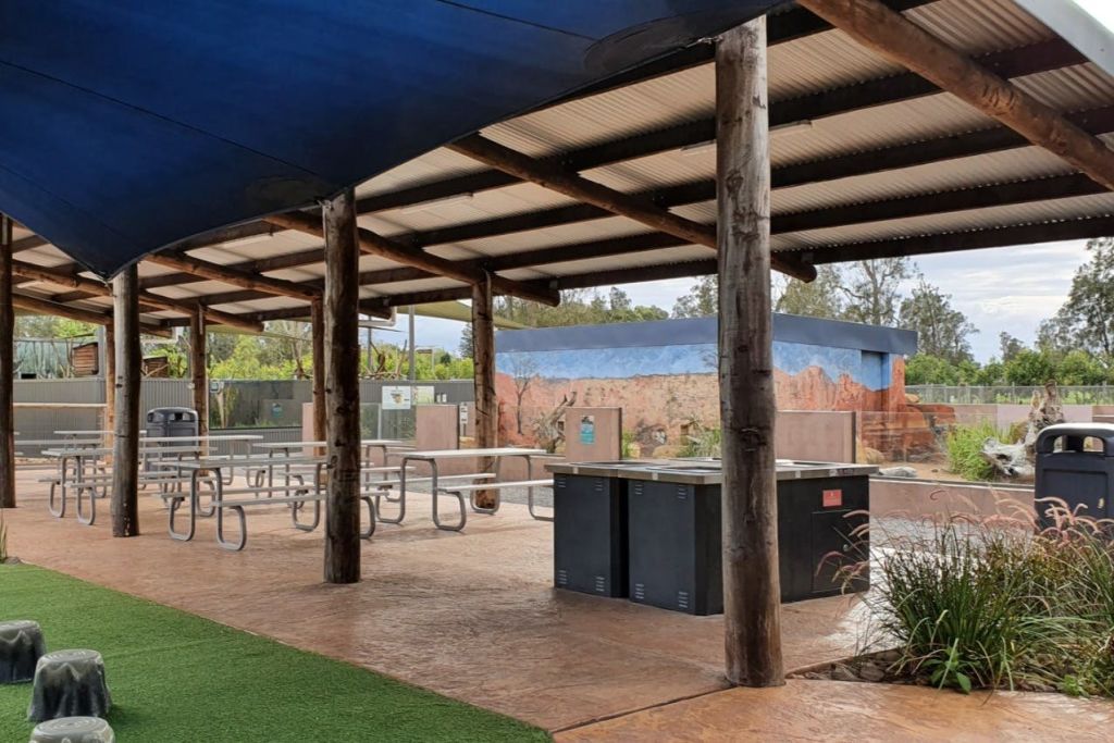 무료로 이용할 수 있는 바비큐 시설과 피크닉 공간