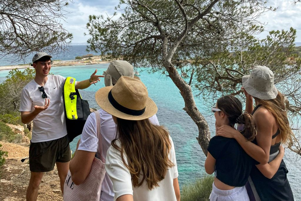 투어 가이드 설명