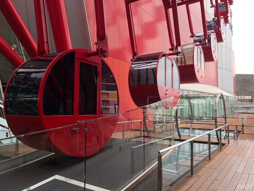 헵파이브 대관람차에서 친구, 가족과 함께 환상적인 경험을 만끽하세요!