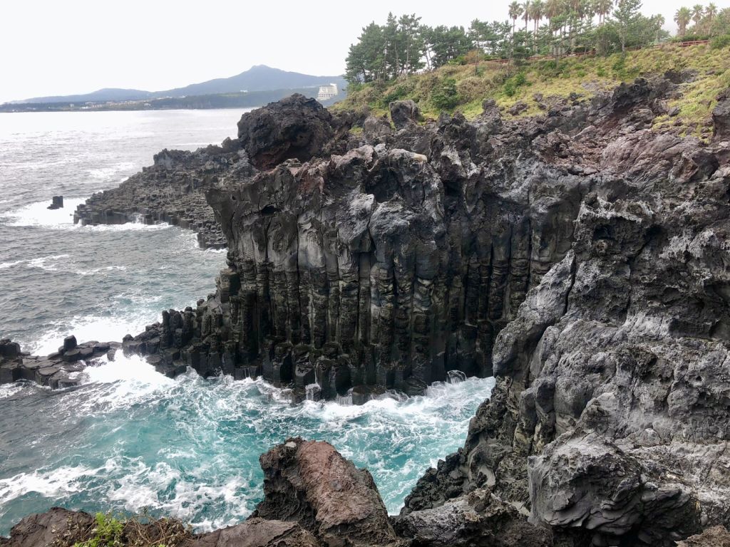 中文大浦柱状節理帯：済州島が誇る神秘的な溶岩の芸術 | NOL World