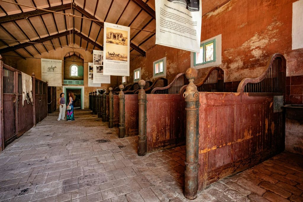 마구간. 사마공원. 캄브릴스