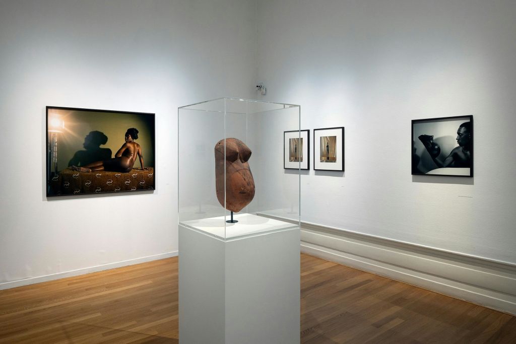 John Edmonds 전시회에서 촬영한 설치 사진