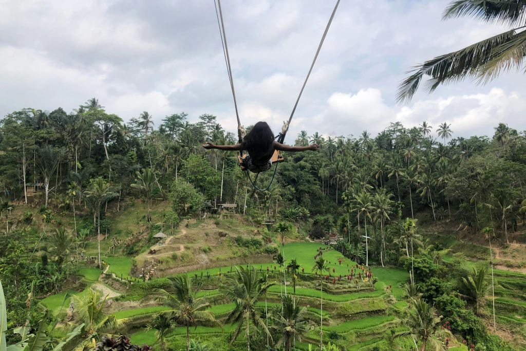 쿠물릴리르에서 즐기는 발리 그네
