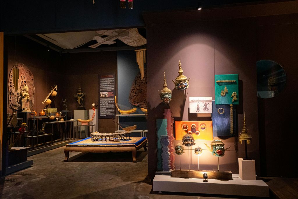 Theam 's Gallery는 현장에서 제작된 모든 작품을 전시하는 전문적인 전시실을 갖춘 예술 공간입니다.