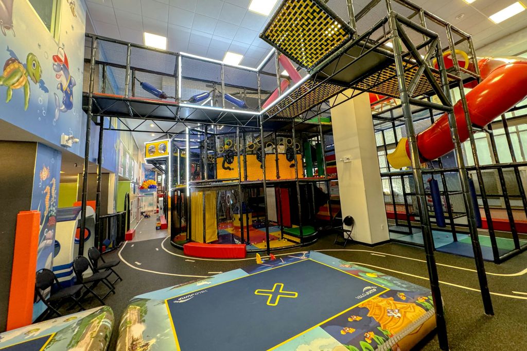 공급업체의 대화형 트램펄린 구역, 다층 정글 체육관, 거대한 장애물과 함께 최고의 모험을 즐겨보세요.