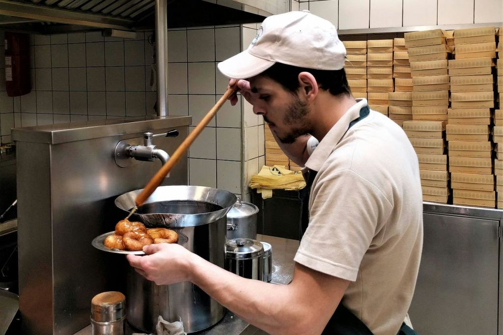 "Loukoumades" 디저트