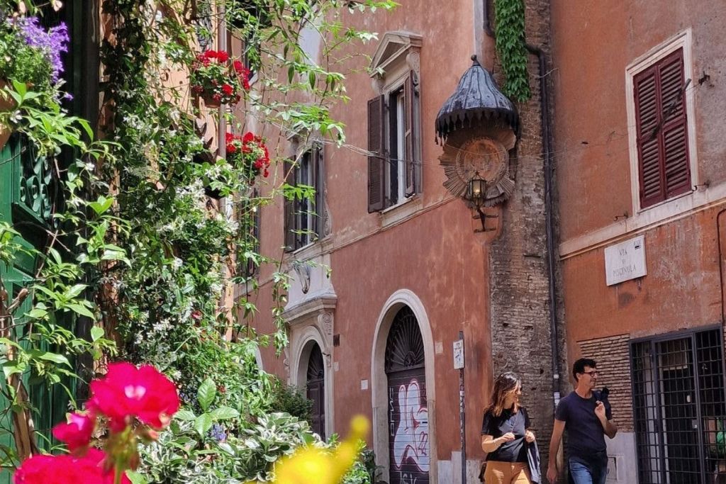 이 도시는 정말 멋집니다. 음식 투어를 통해 독특한 지역과 숨겨진 구석을 산책하며 진정한 현지 음식 장인을 찾을 수 있습니다.