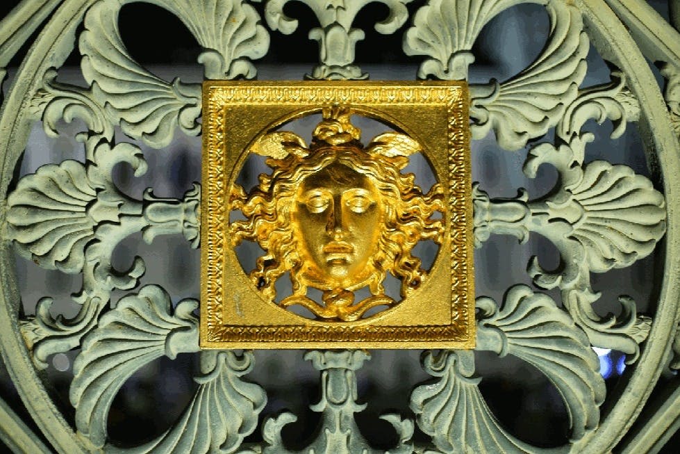 메두사가 취소한 고궁