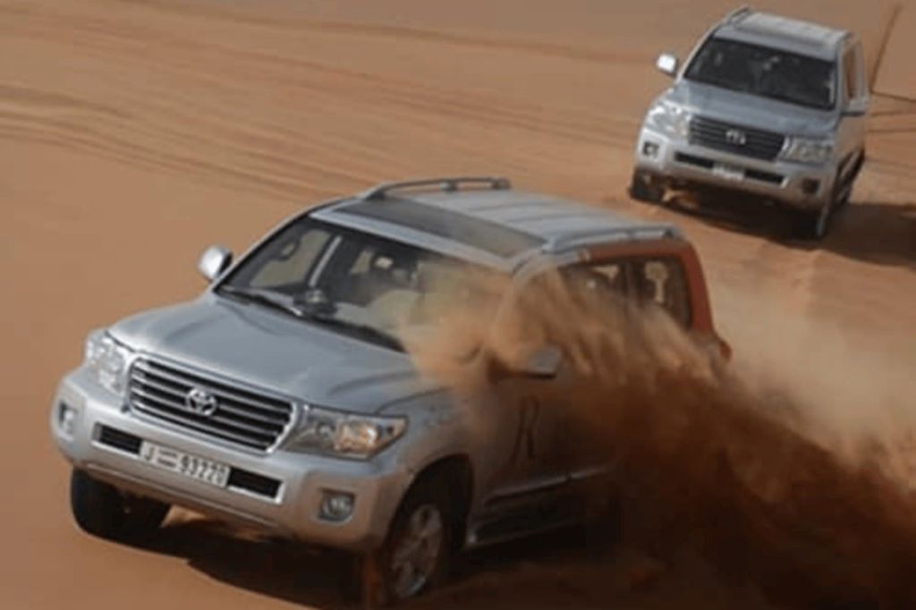 짜릿한 4X4 모래 언덕 모험.