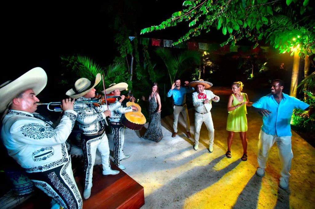 마리아치의 리듬에 맞춰 춤추기