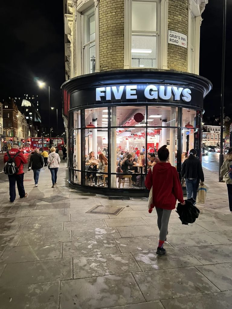 파이브 가이즈 킹스 크로스 역 점