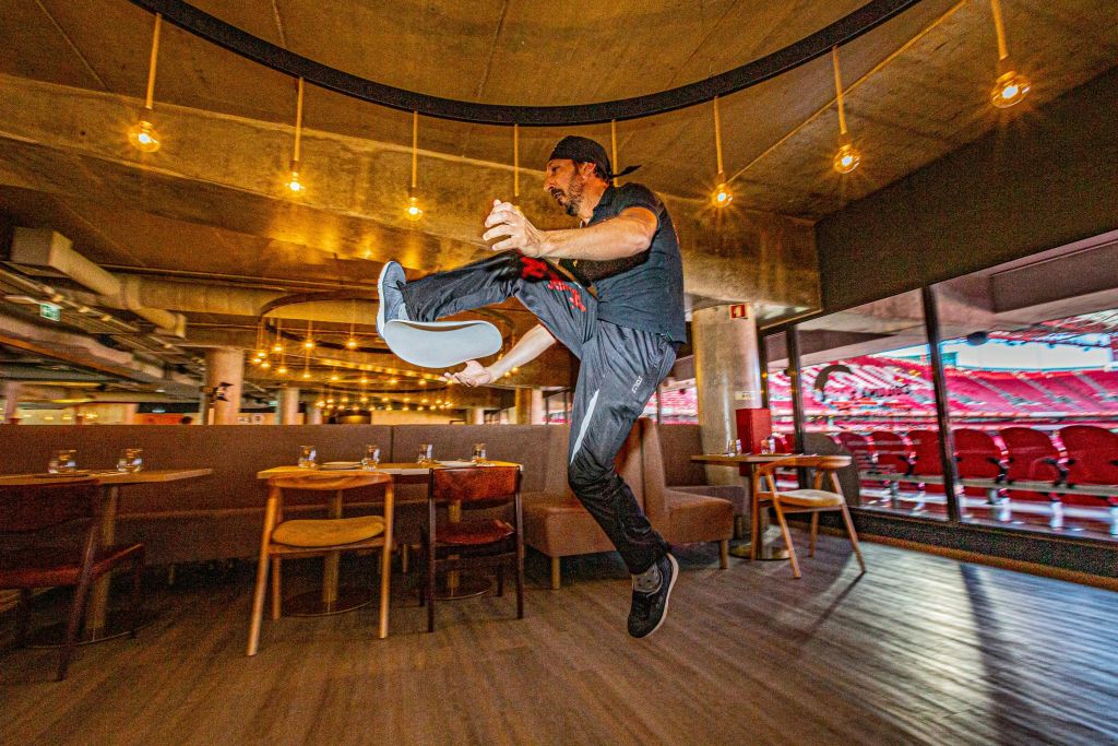 라이트 바이 차콜