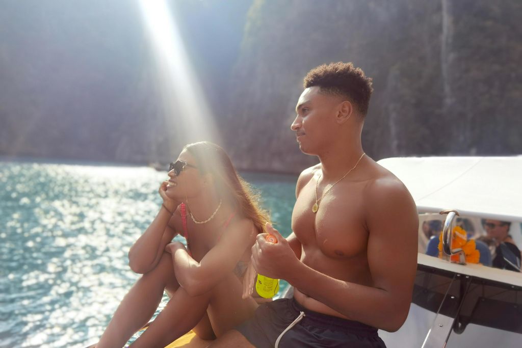 언제나처럼 행복한 미소짓는 고객님들 되세요:)