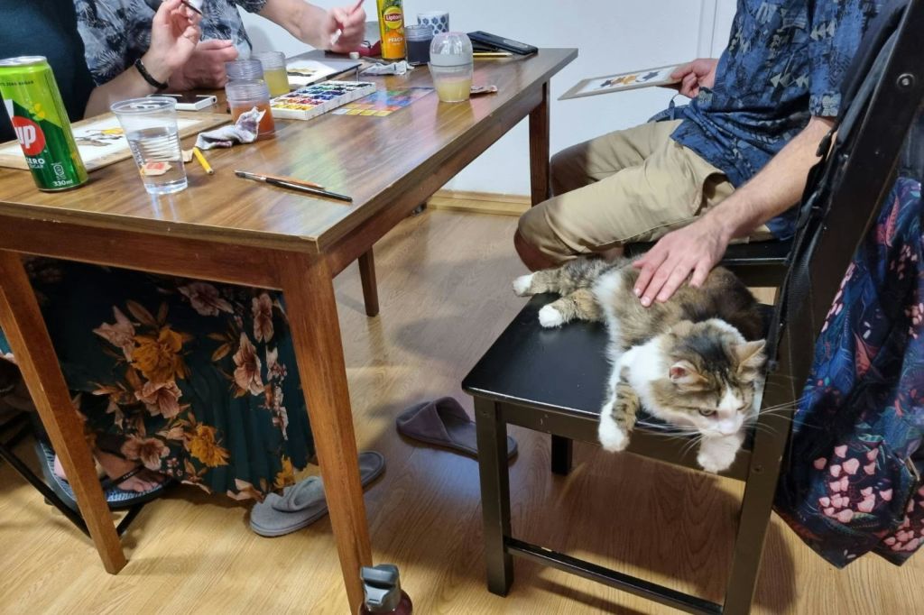 아늑한 분위기에서 그림을 그리고 휴식을 취하세요