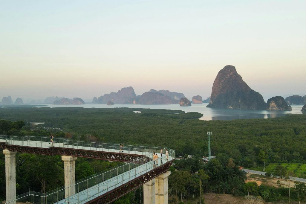 스카이워크 너머 낭시 전망대에서 즐기는 사멧 낭시 입장권