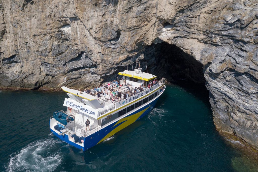 바다 동굴 방문하기