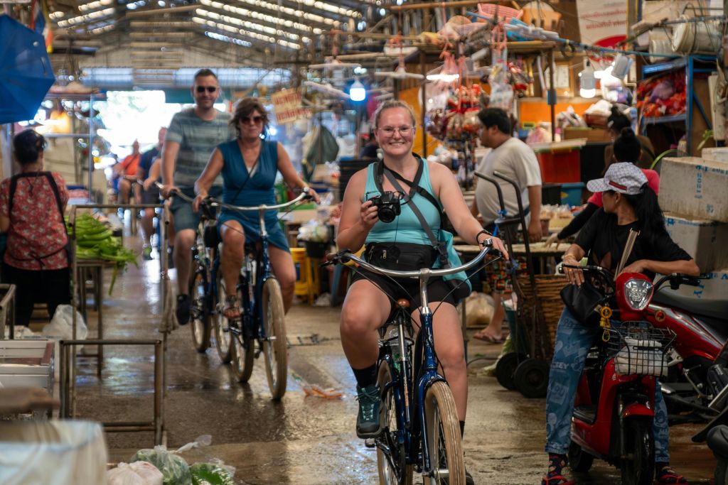 프라파뎅 지구에서 가장 큰 신선 시장