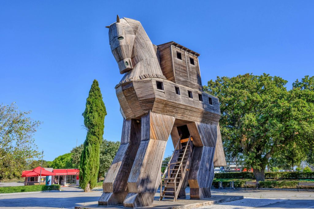 트로이 국립공원의 전설적인 트로이 목마 복제본