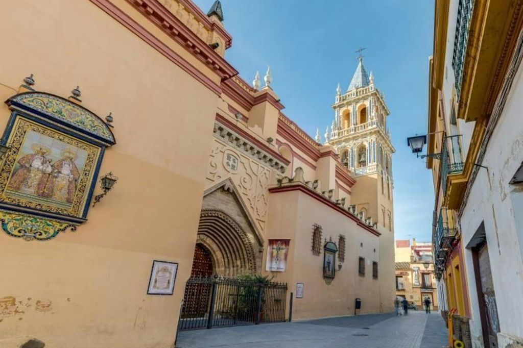 트리아나에서 가장 중요한 교회 중 하나인 산타아나 성당