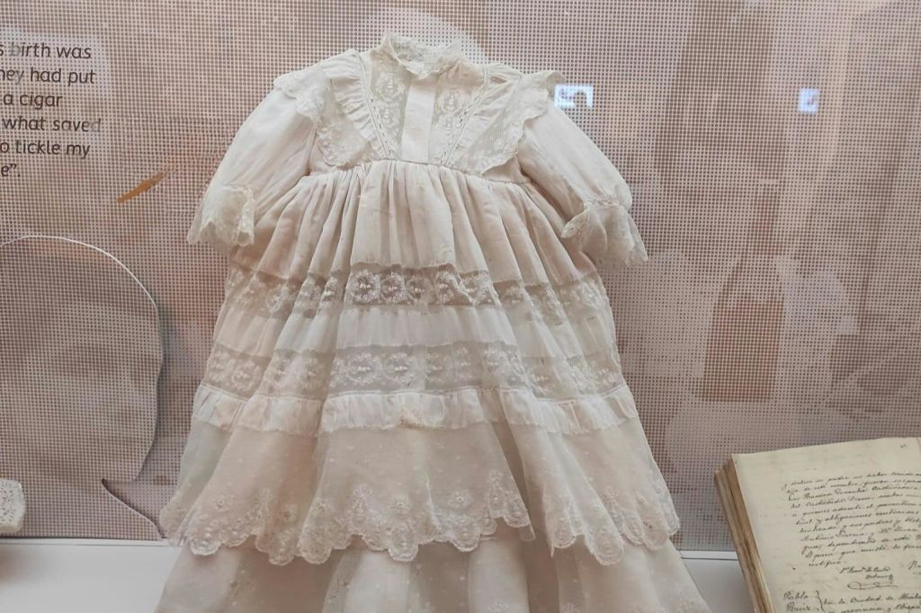 피카소 세례 드레스