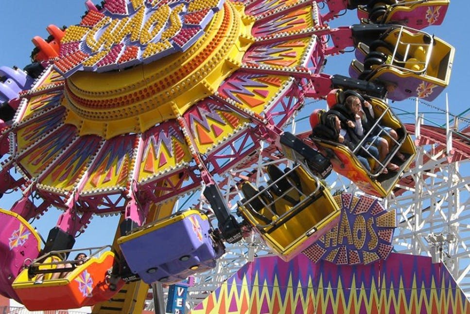 온 가족이 함께 즐길 수 있는 차량 서비스입니다.