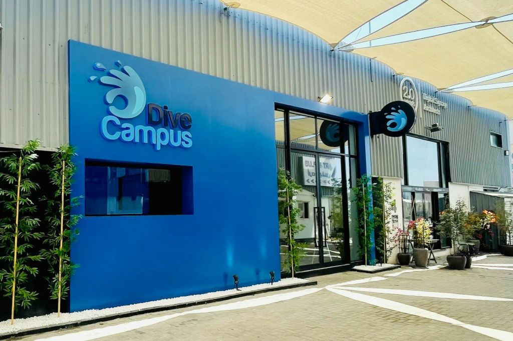 다이브캠퍼스 정문