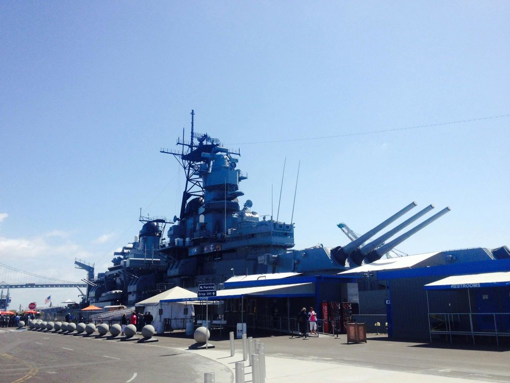 USS 아이오와 (USS IOWA) 의 측면 모습