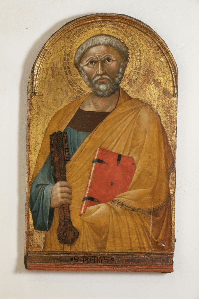 회색 수염과 후광을 가진 노인이 노란 망토를 두른 커다란 열쇠와 빨간 책을 들고 있는 그림.