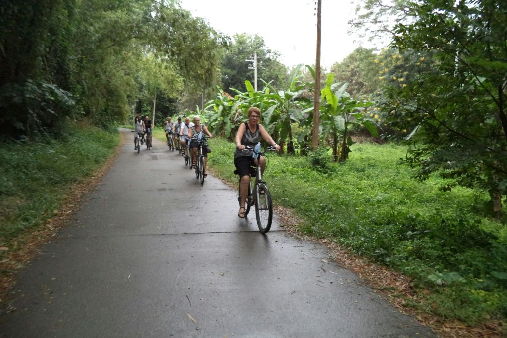 치앙마이 시 외곽의 조용하고 평화로운 경치 좋은 도로