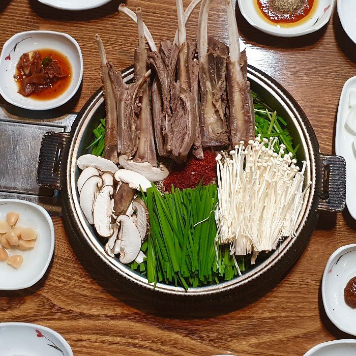 동궁 염소탕 주문진 점