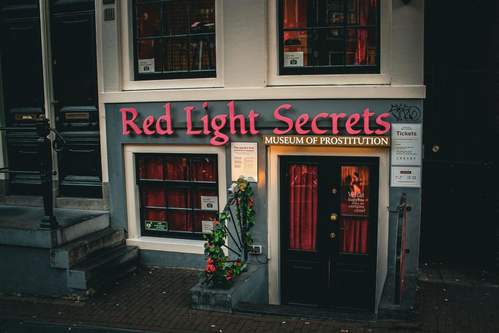 프론트 레드 라이트 시크릿