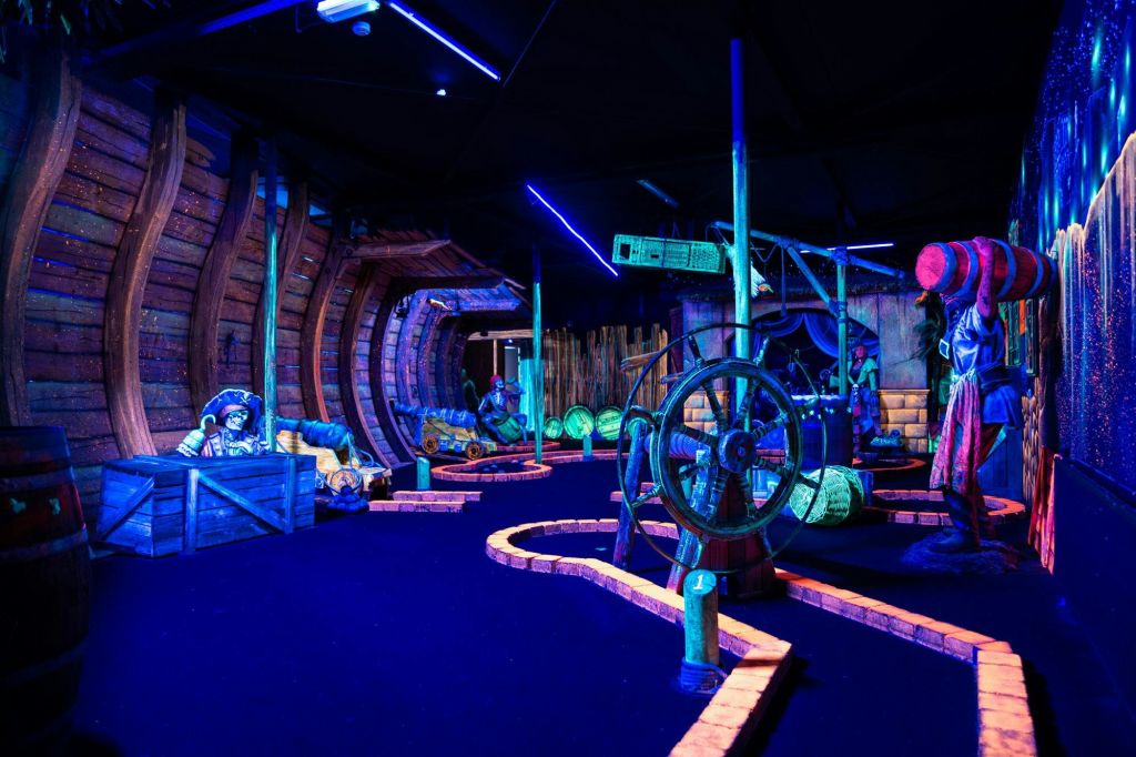 Land Ahoy!!! 도킹된 해적선 구멍!