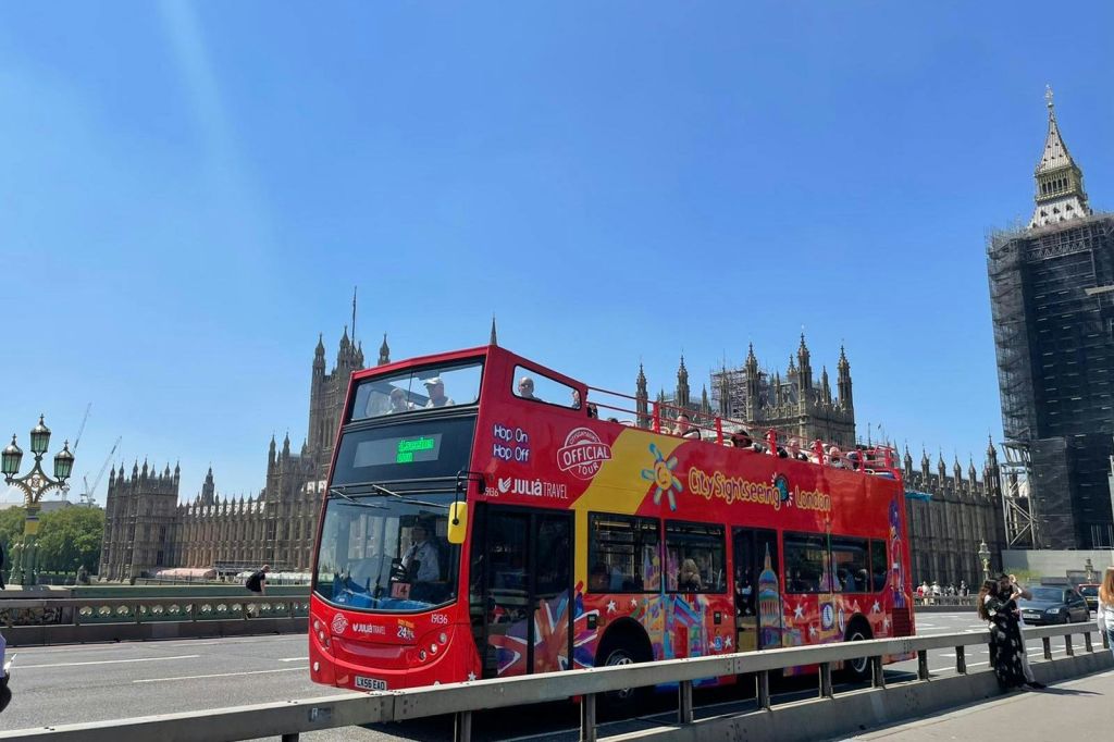 자유롭게 승하차 가능한City Sightseeing 런던 버스 투어