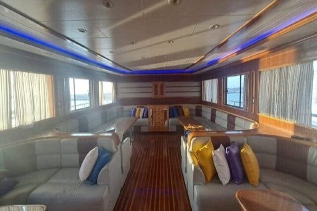 크리스티나 보트 살롱