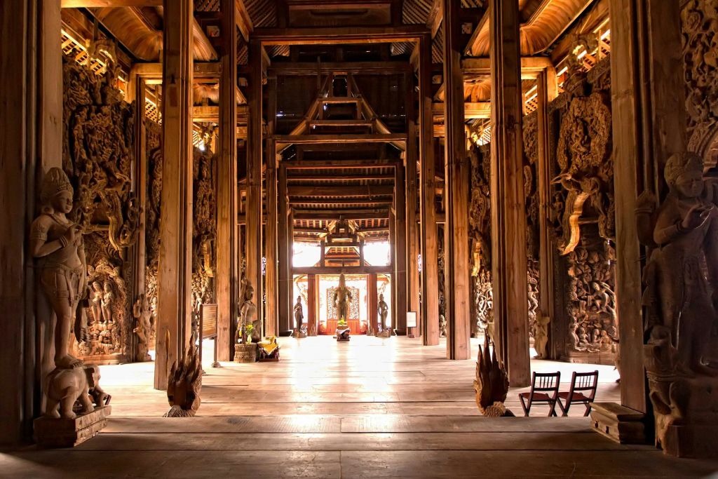 진리의 성전 내부