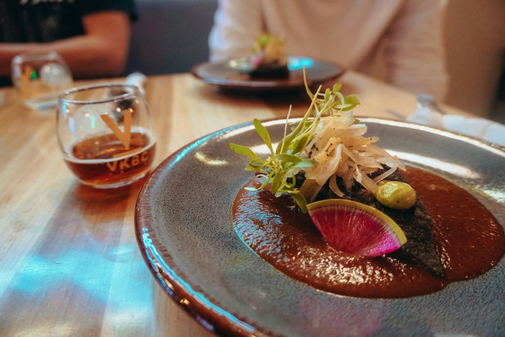 맥주와 함께 제공되는 몰레 테텔라