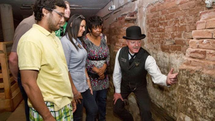 구 새크라멘토 지하철 투어는 매일 박물관에서 진행됩니다.