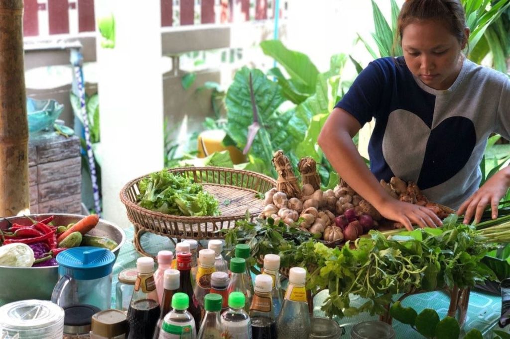 활기 넘치는 태국 허브, 채소, 향신료를 만나보세요.