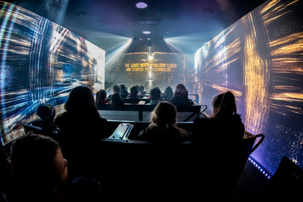 영화 같은 경험을 선사하세요