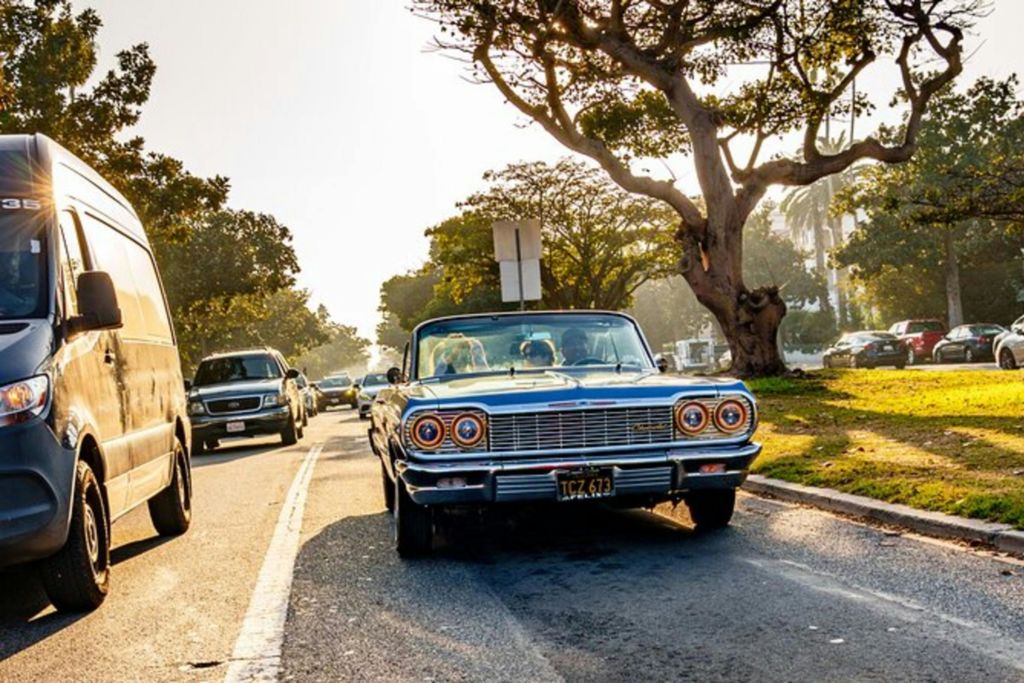 할리우드 클래식 차량으로 일몰 감상하기