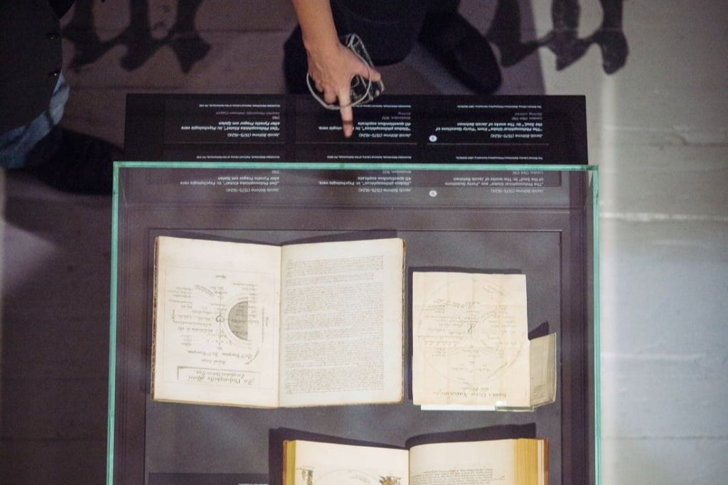 자유로운 마음의 대사관 책 쇼케이스