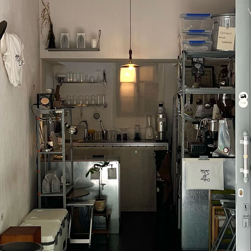 커피 바이 새드사이드