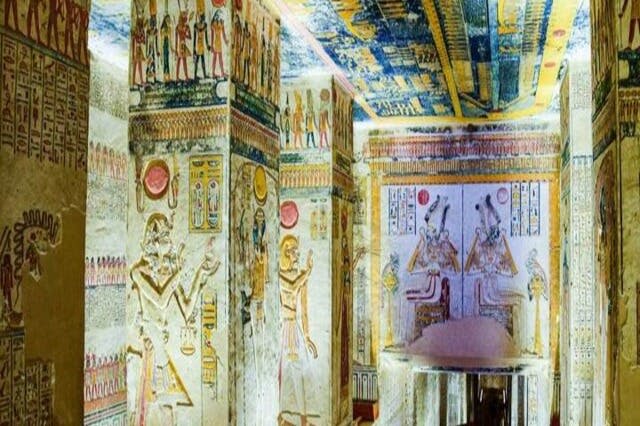 룩소르 시내에서 만나는 파라오 시대 유물