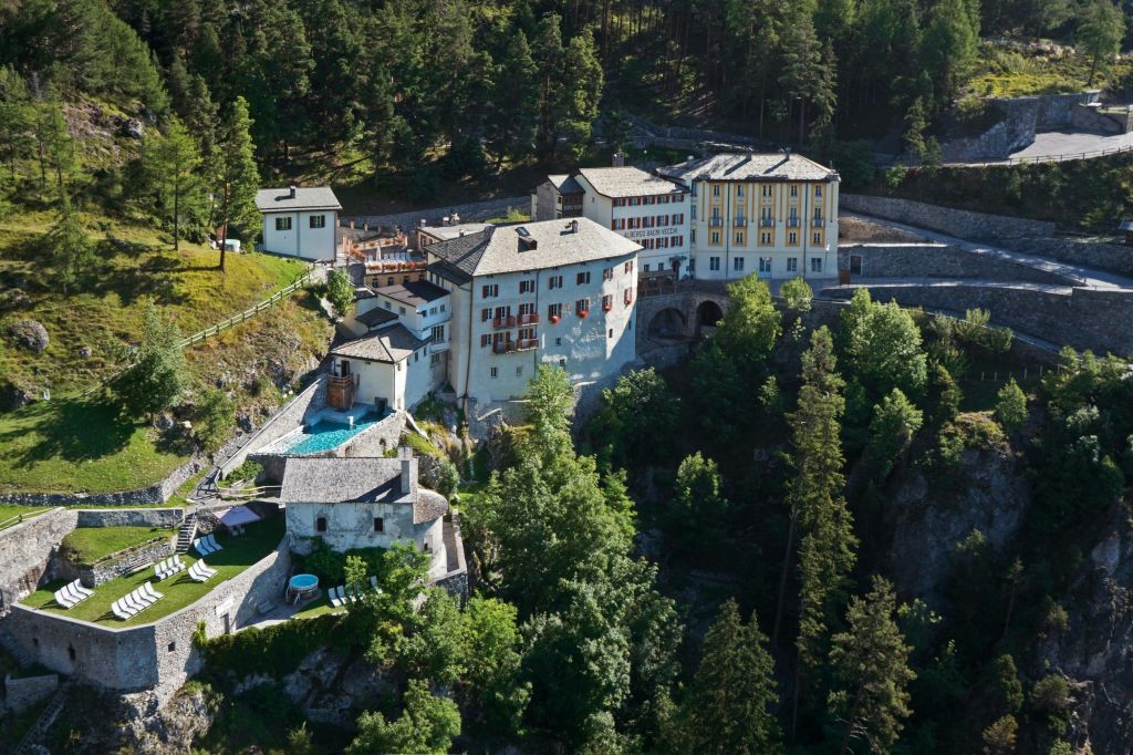 Esterno1