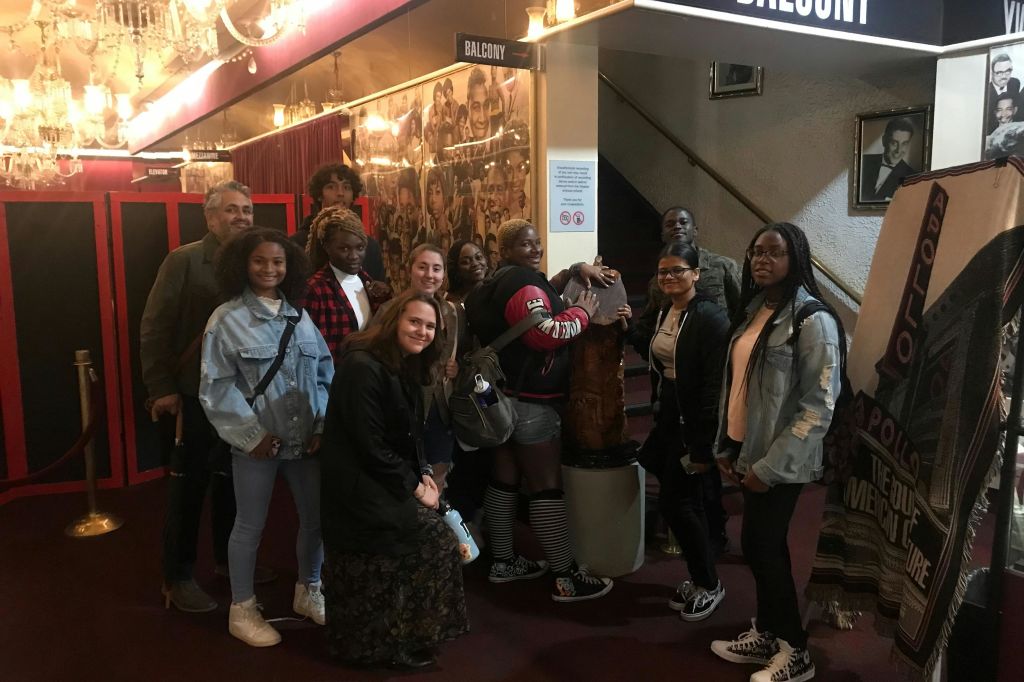 아폴로 극장 로비