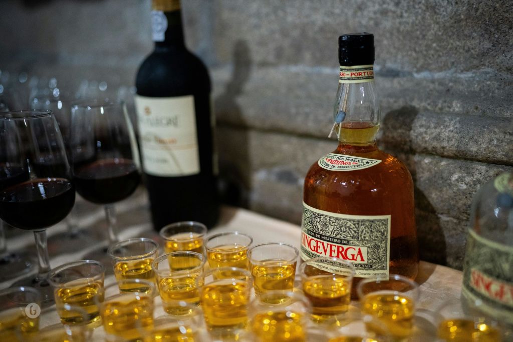 체험에 포함된 싱게베르가 리큐어와 포트 와인 한 잔.