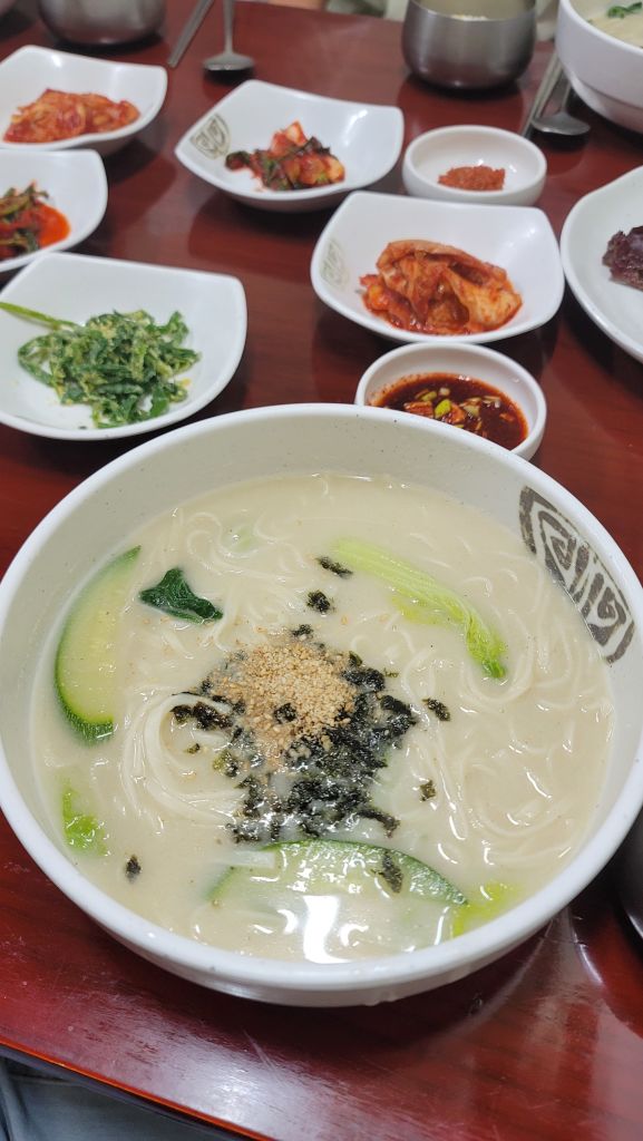 골목 안 손국수