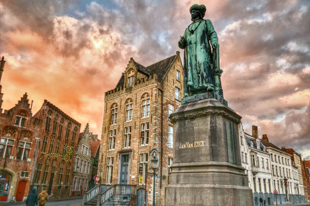 얀 반 에이크 동상